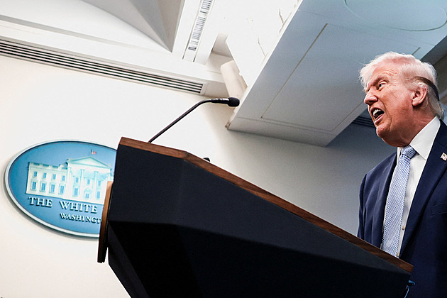 Zničíme íránské lodě, které se během blokády přiblíží k americkým, řekl Trump