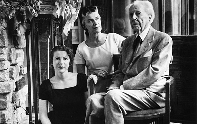 Na obědvající vzal sekeru, pak vše zapálil. Masakr v sídle slavného architekta