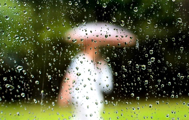 Teplý začátek týdne vystřídají přeháňky, bouřky a postupné ochlazení