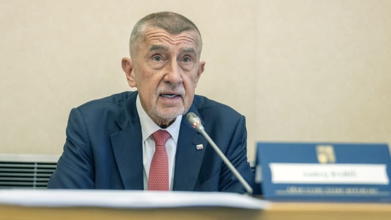 Nejsem a nikdy nebudu Pavlův podřízený. Babiš odmítl kritiku za pozdní příchod na Hrad