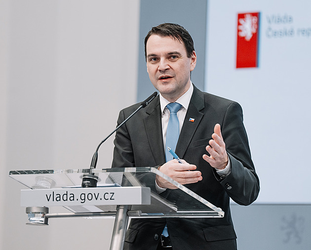 Šílená rozhodnutí Lipavského ohrožují česká centra v zahraničí, tvrdí Macinka
