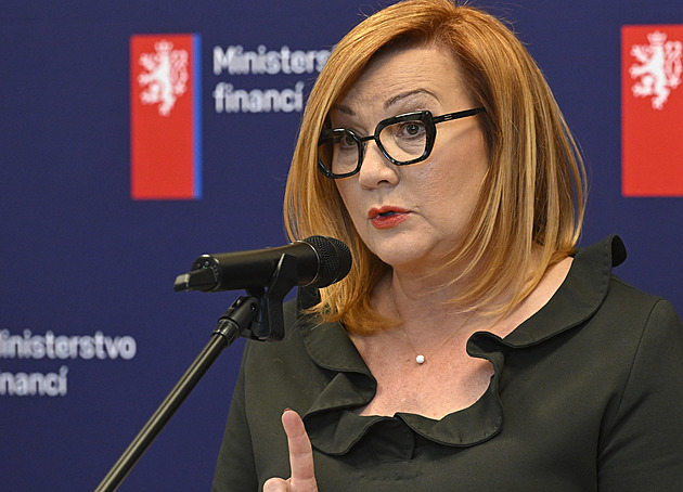 Opoziční poslankyně potěšila Schillerovou, Jakoba udivila úleva u spropitného