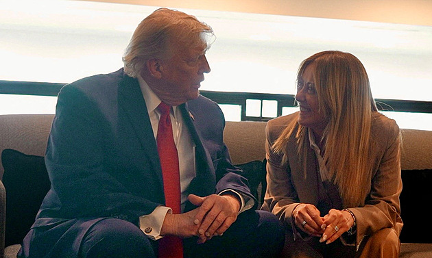 Meloniová žadonila o fotku se mnou, bylo mi jí líto, chlubí se Trump. Řím reaguje