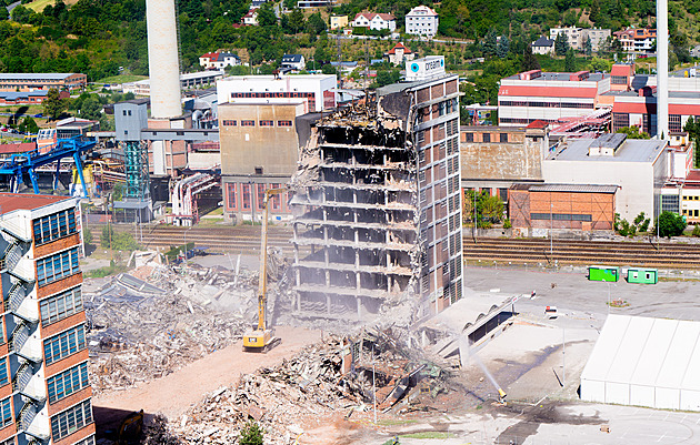 Přerušili demolici. Architekti řeší, jak zachovat zbytek vyhořelé zlínské budovy